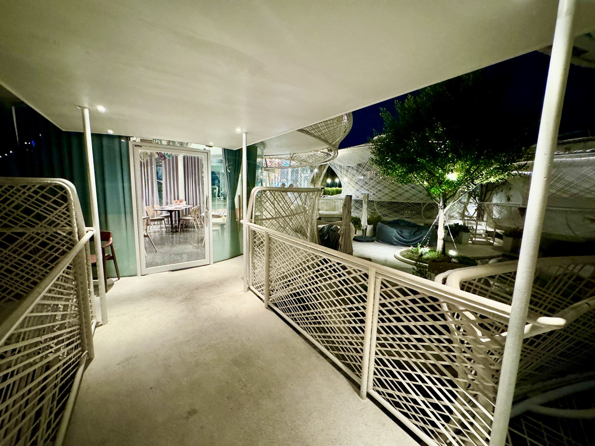 【泰國曼谷美食】BK SALON 2025:超級網美風浪漫餐廳,純白竹簍造型超好拍,米其林名廚餐點,同時也是咖啡廳、小酒吧和寵物友善餐廳,連寵物都有專屬菜單呢 7139 【泰國曼谷美食】BK SALON 2025:超級網美風浪漫餐廳,純白竹簍造型超好拍,米其林名廚餐點,同時也是咖啡廳、小酒吧和寵物友善餐廳,連寵物都有專屬菜單呢 7139