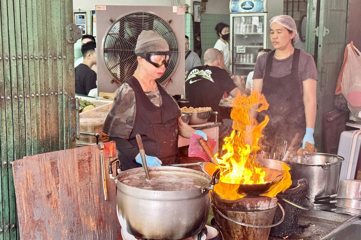 網站近期文章：【泰國曼谷美食】痣姐熱炒 Jay Fai 2025：帶護目鏡炒菜的曼谷傳奇，路邊小店得到米其林一星，觀光客朝聖名店 7140