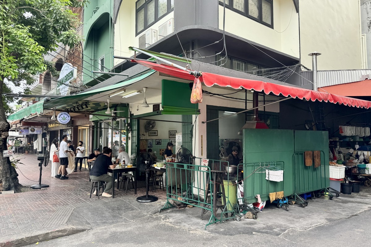 【泰國曼谷美食】痣姐熱炒 Jay Fai 2025：帶護目鏡炒菜的曼谷傳奇，路邊小店得到米其林一星，觀光客朝聖名店 7140