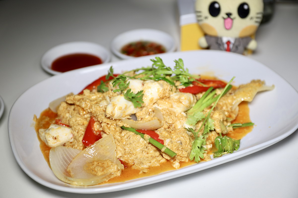 【泰國曼谷美食】痣姐熱炒 Jay Fai 2025：帶護目鏡炒菜的曼谷傳奇，路邊小店得到米其林一星，觀光客朝聖名店 7140