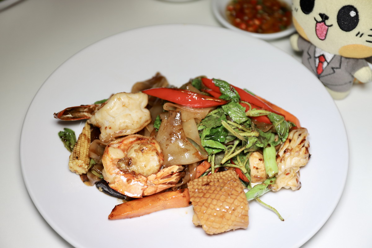 【泰國曼谷美食】痣姐熱炒 Jay Fai 2025：帶護目鏡炒菜的曼谷傳奇，路邊小店得到米其林一星，觀光客朝聖名店 7140