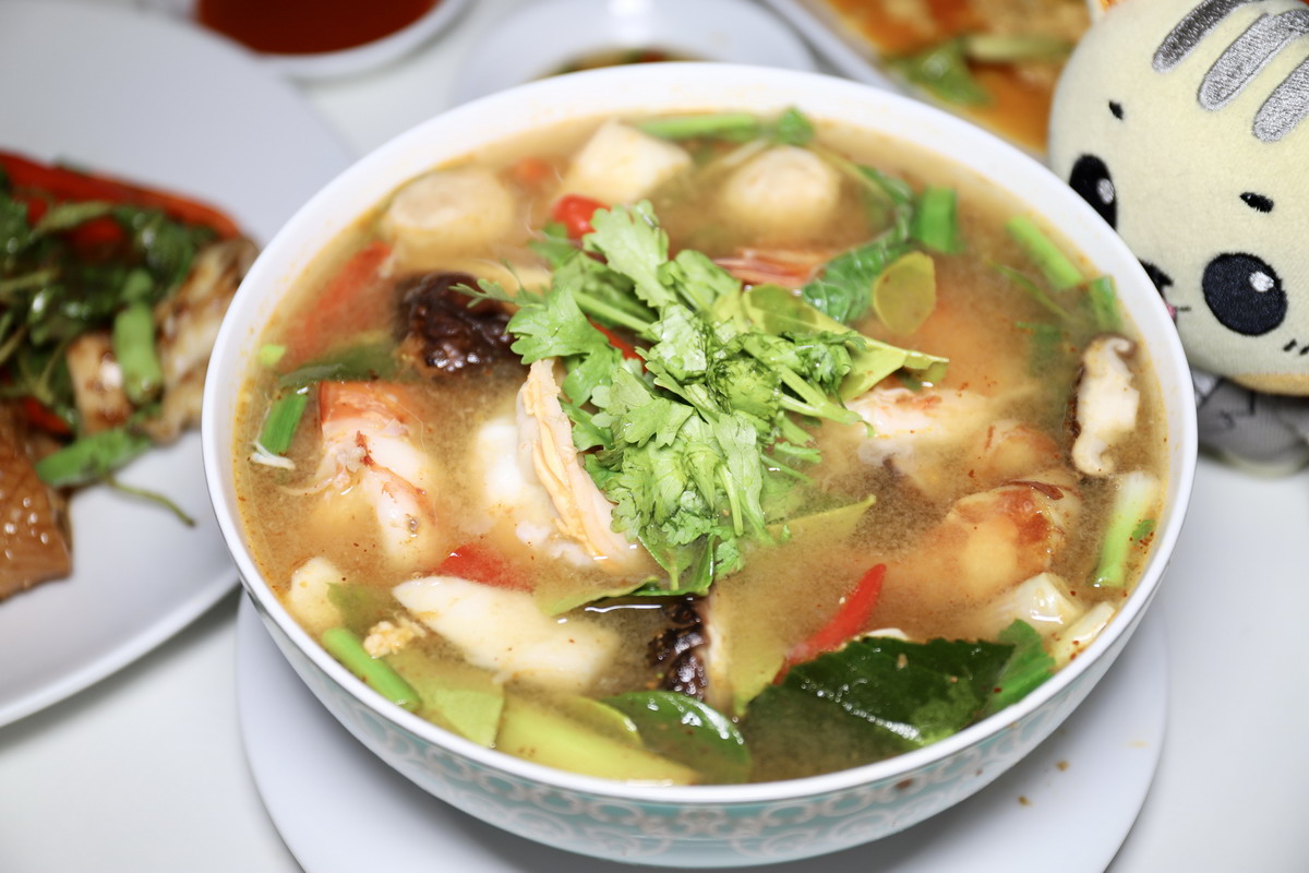 【泰國曼谷美食】痣姐熱炒 Jay Fai 2025：帶護目鏡炒菜的曼谷傳奇，路邊小店得到米其林一星，觀光客朝聖名店 7140