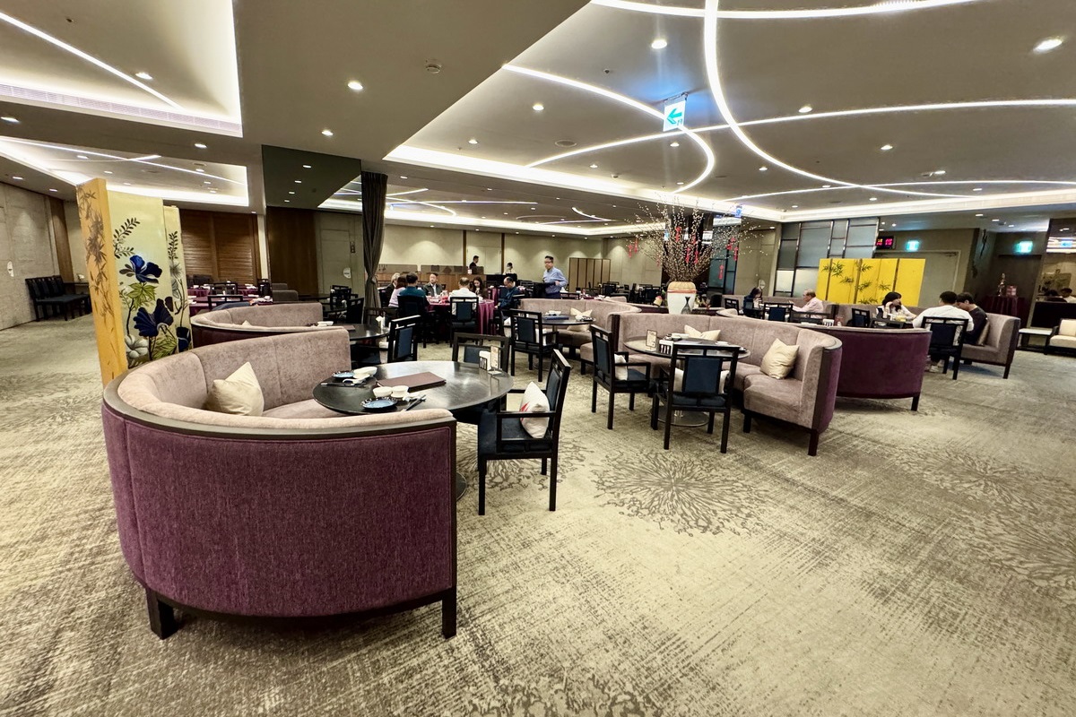 【台北龍山寺站美食】台北凱達大飯店家宴中餐廳 2025：金牌老火甘蔗頭麻油雞美味又暖身，還有招牌蒸午魚、脆皮豬腳、港式點心，菜色豐富、價錢實惠，適合各式聚餐 7145
