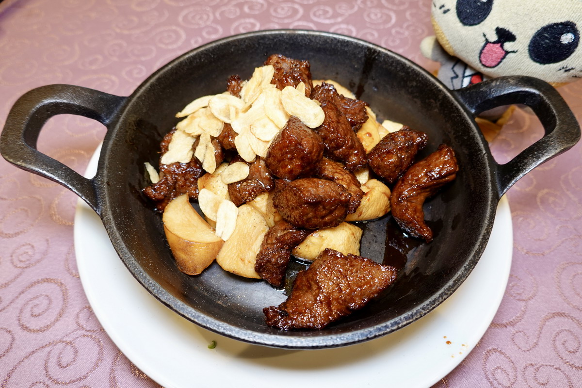 【台北龍山寺站美食】台北凱達大飯店家宴中餐廳 2025：金牌老火甘蔗頭麻油雞美味又暖身，還有招牌蒸午魚、脆皮豬腳、港式點心，菜色豐富、價錢實惠，適合各式聚餐 7145