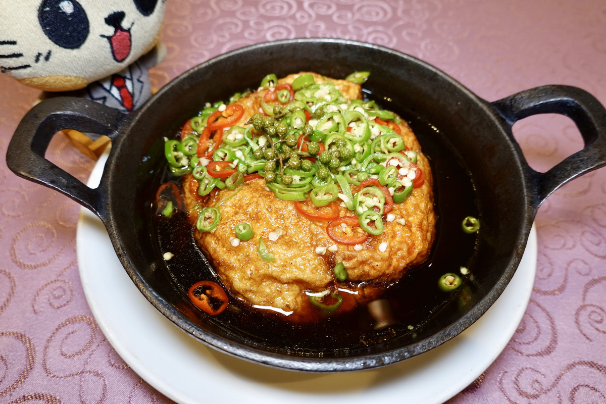 【台北龍山寺站美食】台北凱達大飯店家宴中餐廳 2025：金牌老火甘蔗頭麻油雞美味又暖身，還有招牌蒸午魚、脆皮豬腳、港式點心，菜色豐富、價錢實惠，適合各式聚餐 7145