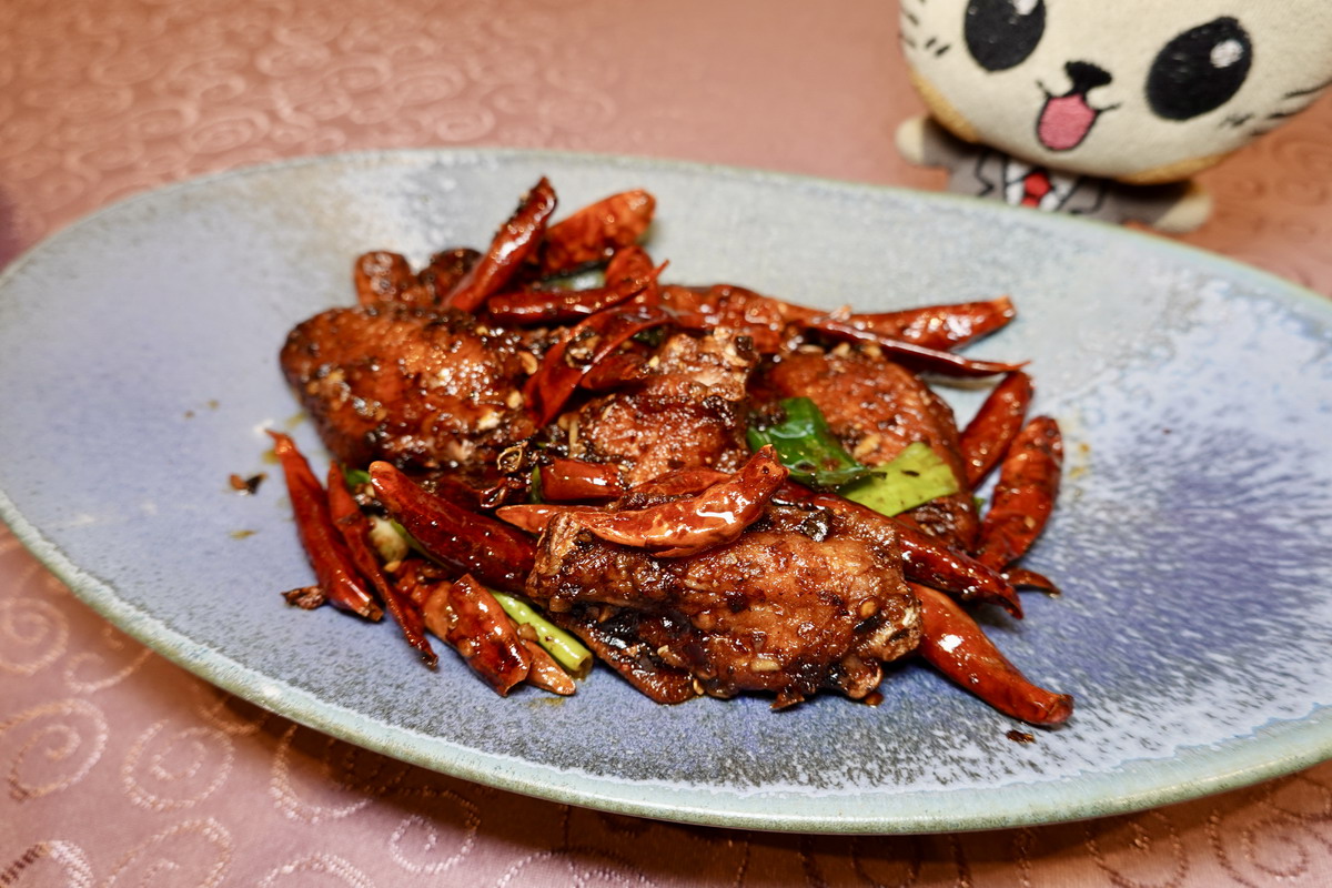 【台北龍山寺站美食】台北凱達大飯店家宴中餐廳 2025：金牌老火甘蔗頭麻油雞美味又暖身，還有招牌蒸午魚、脆皮豬腳、港式點心，菜色豐富、價錢實惠，適合各式聚餐 7145