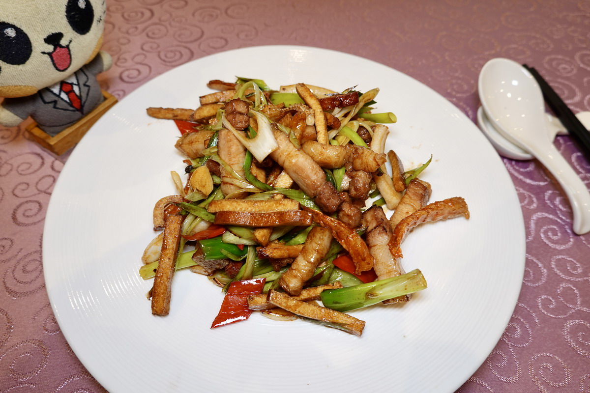 【台北龍山寺站美食】台北凱達大飯店家宴中餐廳 2025：金牌老火甘蔗頭麻油雞美味又暖身，還有招牌蒸午魚、脆皮豬腳、港式點心，菜色豐富、價錢實惠，適合各式聚餐 7145