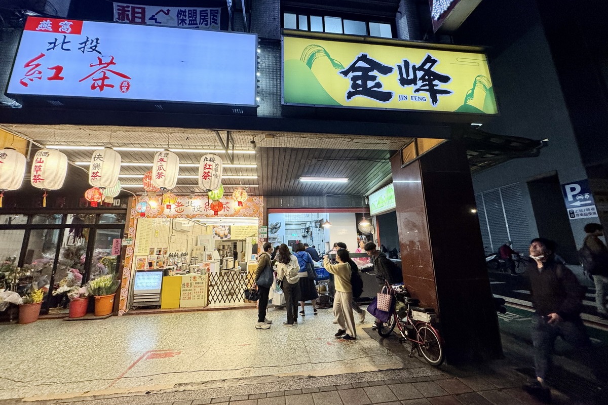 【台北中正紀念堂站美食】金峰魯肉飯 2025：人潮川流不息的滷肉飯名店，Google評價近1萬6千則，還有賣鼎邊趖 7141