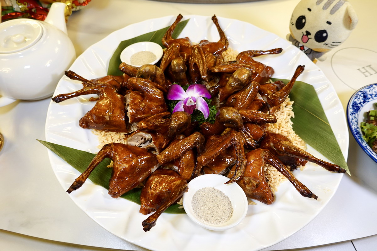 【台北古亭站美食】水粵香 2025：隱藏在師範大學內的美味中菜館，五星飯店手藝卻只要一般餐館價錢，烤鴨、鵝掌和港式點心必吃，經濟實惠、適合聚餐 7146