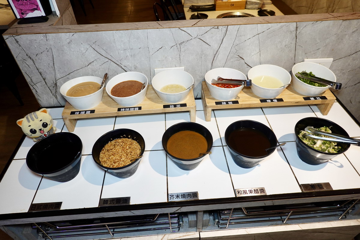 【新北新莊新莊站美食】Oh ! Yaki 精緻燒肉吃到飽-新莊店 2025：599起燒肉吃到飽，平日晚上9點後進場吃宵夜還打88折，搭捷運過來吃都划算！7152