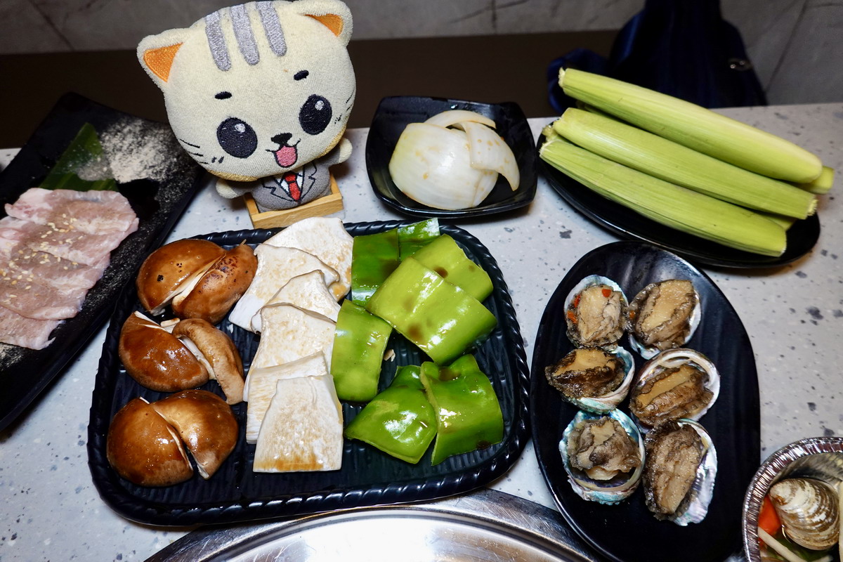 【新北新莊新莊站美食】Oh ! Yaki 精緻燒肉吃到飽-新莊店 2025：599起燒肉吃到飽，平日晚上9點後進場吃宵夜還打88折，搭捷運過來吃都划算！7152