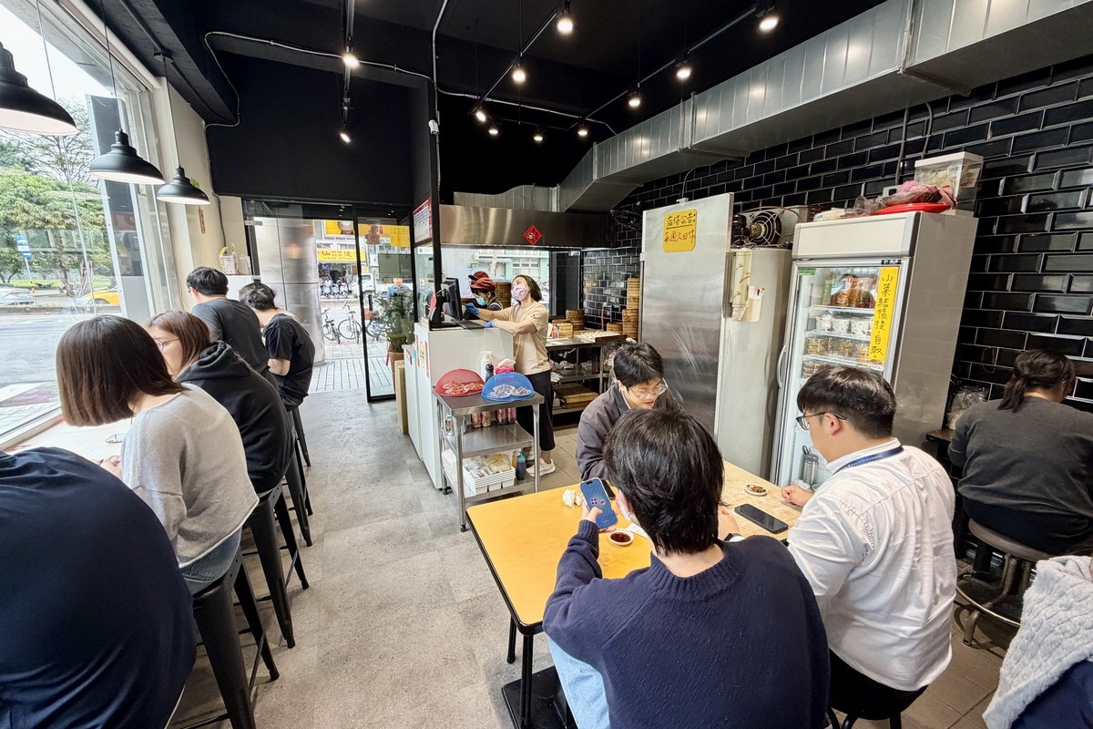 【台北南京三民站美食】亓家蒸餃專賣店 2026：1996創立老店，精緻美味卻平價的蒸餃，南京三民上班族B級美食 7290