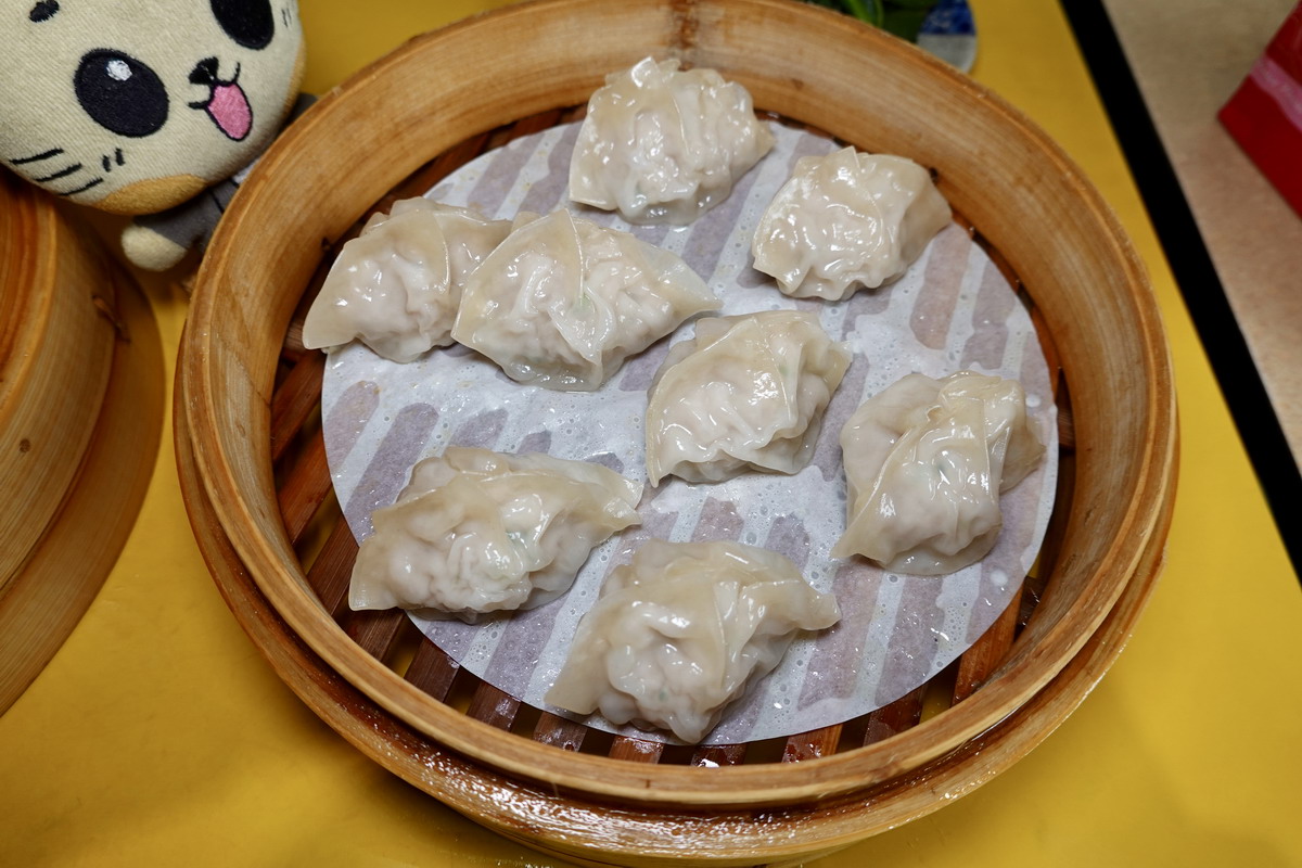 【台北南京三民站美食】亓家蒸餃專賣店 2026：1996創立老店，精緻美味卻平價的蒸餃，南京三民上班族B級美食 7290