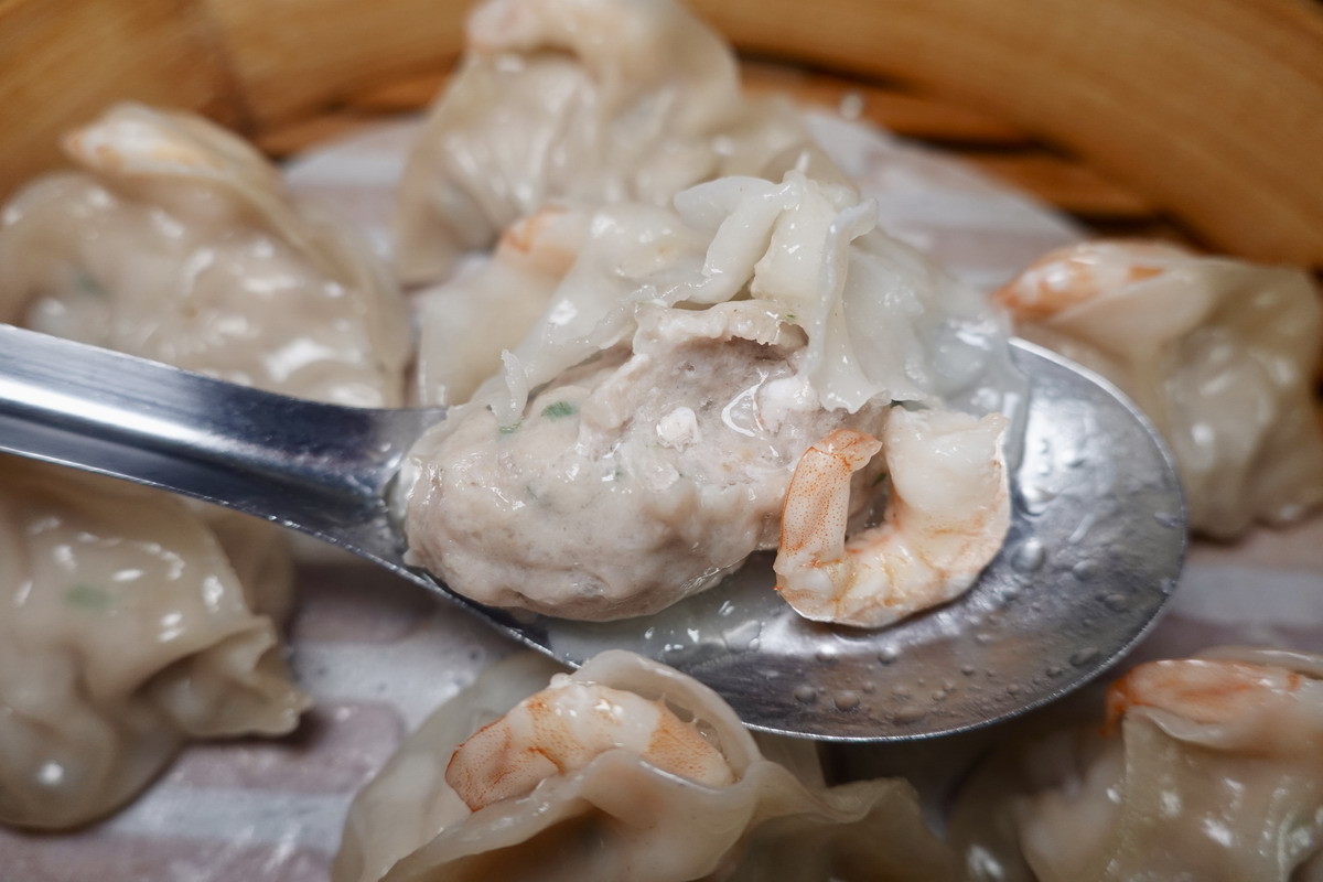 【台北南京三民站美食】亓家蒸餃專賣店 2026：1996創立老店，精緻美味卻平價的蒸餃，南京三民上班族B級美食 7290