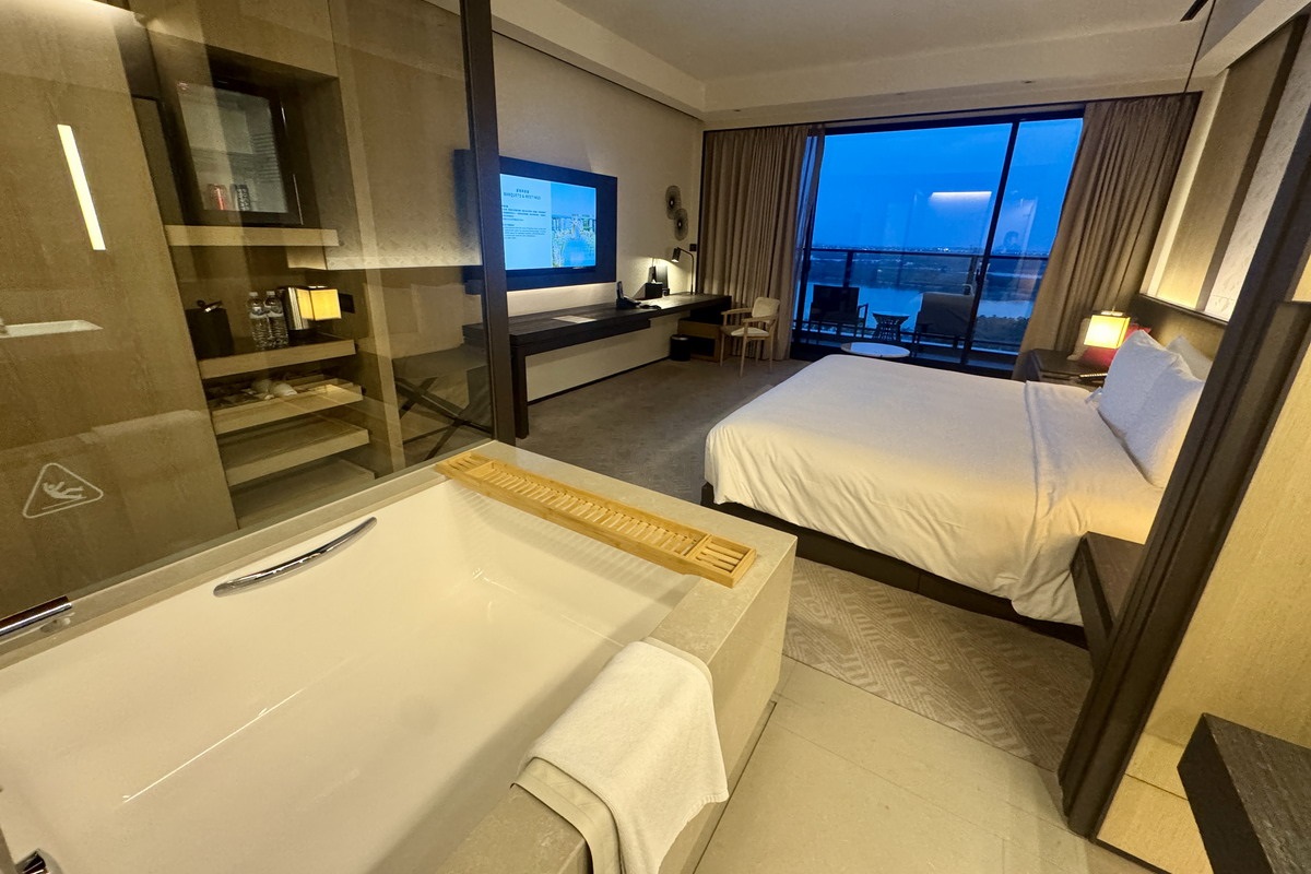 【台南安平區美食】台南大員皇冠假日酒店元素全日自助餐廳 2025：台南安平區的五星級酒店吃到飽自助餐，喝爆台南牛肉湯 7154