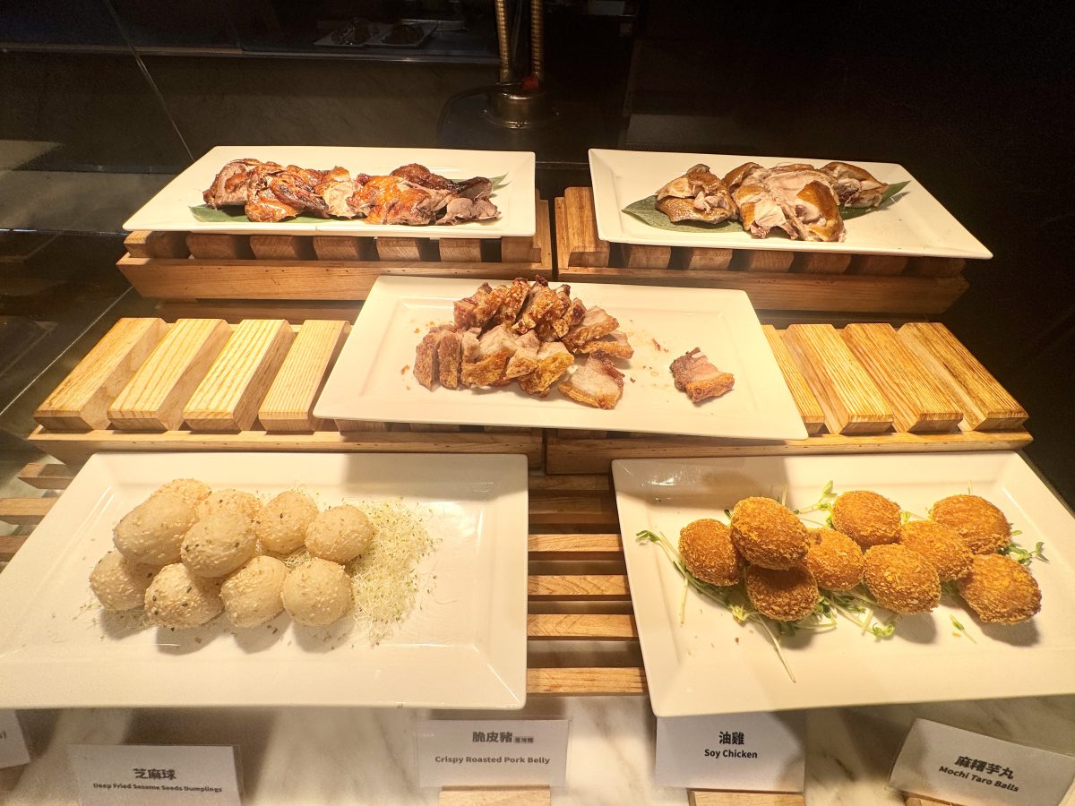 【台南安平區美食】台南大員皇冠假日酒店元素全日自助餐廳 2025：台南安平區的五星級酒店吃到飽自助餐，喝爆台南牛肉湯 7154