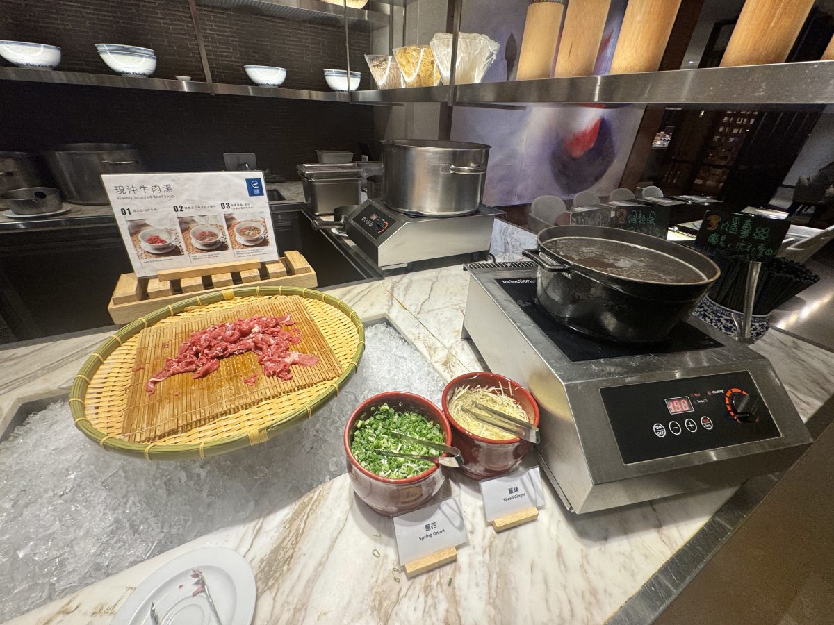 【台南安平區美食】台南大員皇冠假日酒店元素全日自助餐廳 2025：台南安平區的五星級酒店吃到飽自助餐，喝爆台南牛肉湯 7154