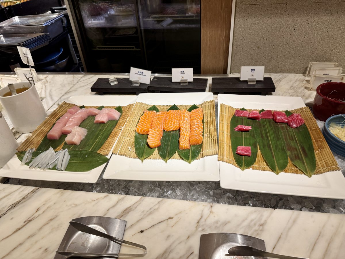 【台南安平區美食】台南大員皇冠假日酒店元素全日自助餐廳 2025：台南安平區的五星級酒店吃到飽自助餐，喝爆台南牛肉湯 7154