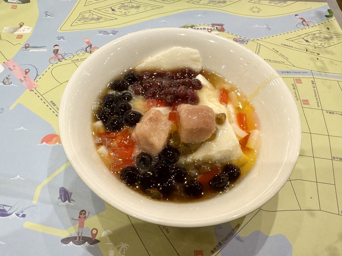 【台南安平區美食】台南大員皇冠假日酒店元素全日自助餐廳 2025：台南安平區的五星級酒店吃到飽自助餐，喝爆台南牛肉湯 7154