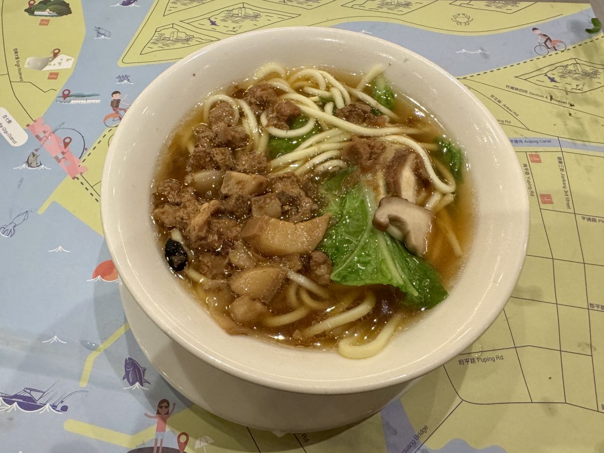 【台南安平區美食】台南大員皇冠假日酒店元素全日自助餐廳 2025：台南安平區的五星級酒店吃到飽自助餐，喝爆台南牛肉湯 7154