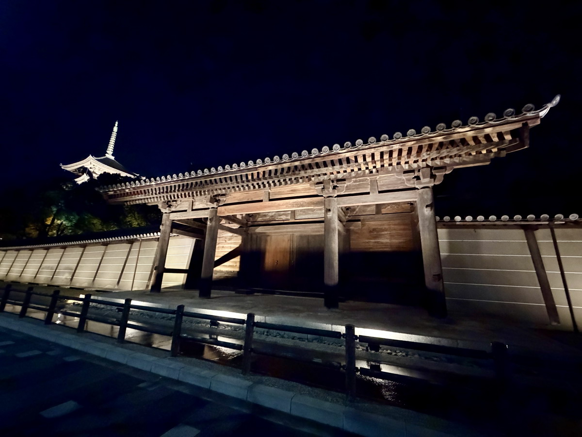 【日本京都旅遊】東寺夜楓 2025：楓葉季的壓軸好戲，夜間浪漫賞楓，京都最高五重塔水中倒影如夢似幻，世界遺產以及日本最高五重塔 7165