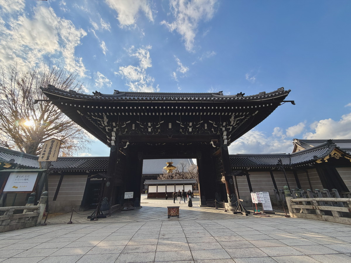 【日本京都旅遊】西本願寺：漂亮的大銀杏樹以及京都三大唐門之一、京都三大閣樓之一，世界遺產、日本國寶 7167