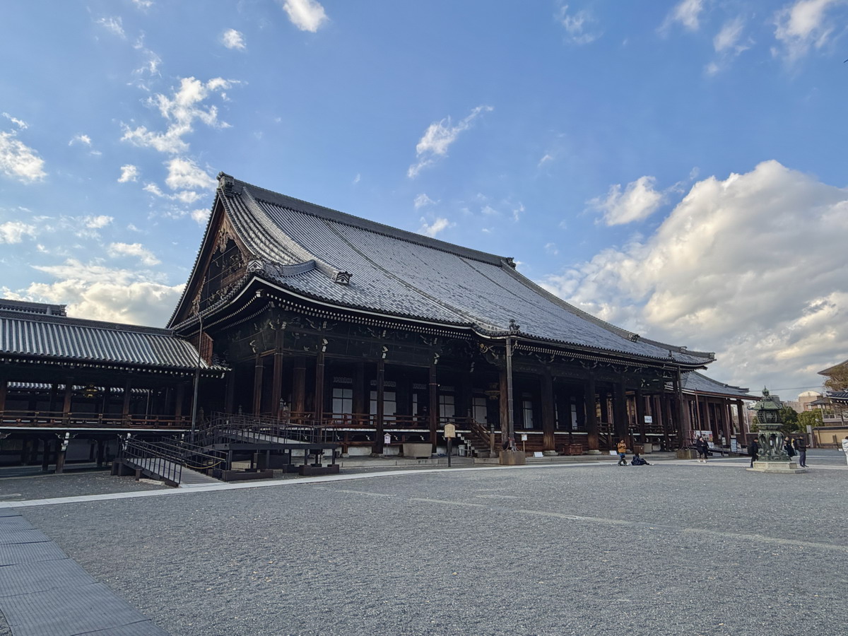 【日本京都旅遊】西本願寺：漂亮的大銀杏樹以及京都三大唐門之一、京都三大閣樓之一，世界遺產、日本國寶 7167
