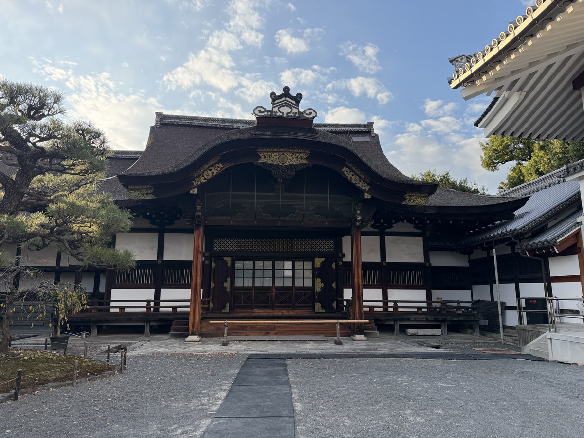 【日本京都旅遊】西本願寺：漂亮的大銀杏樹以及京都三大唐門之一、京都三大閣樓之一，世界遺產、日本國寶 7167