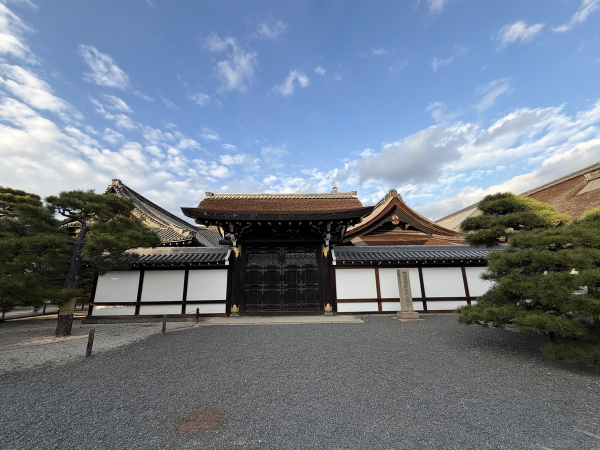【日本京都旅遊】西本願寺：漂亮的大銀杏樹以及京都三大唐門之一、京都三大閣樓之一，世界遺產、日本國寶 7167