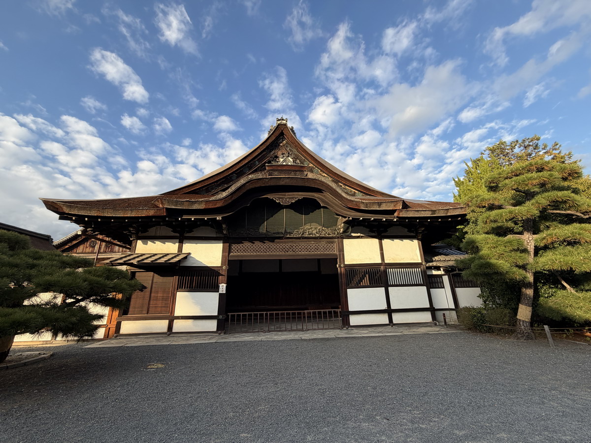【日本京都旅遊】西本願寺：漂亮的大銀杏樹以及京都三大唐門之一、京都三大閣樓之一，世界遺產、日本國寶 7167