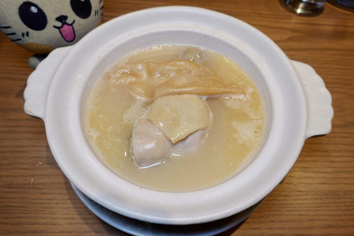 【台北忠孝復興站美食】小杜麵館：港星杜汶澤移民來台灣開的麵館，一開幕就大排隊，米其林主廚設計餐點，限量花膠雞湯超好喝 7169