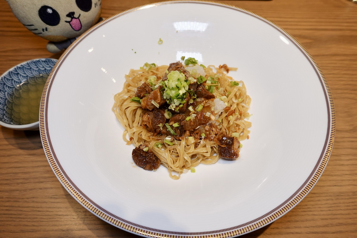 【台北忠孝復興站美食】小杜麵館：港星杜汶澤移民來台灣開的麵館，一開幕就大排隊，米其林主廚設計餐點，限量花膠雞湯超好喝 7169