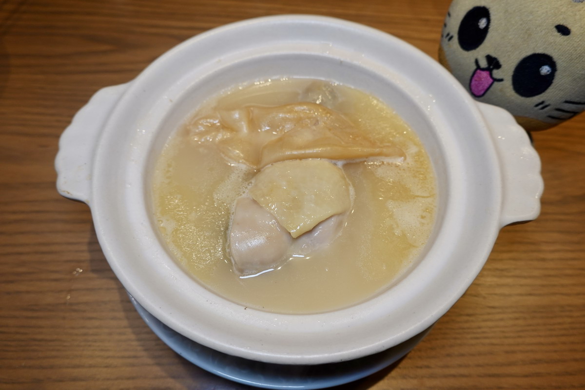 網站近期文章：【台北忠孝復興站美食】小杜麵館：港星杜汶澤移民來台灣開的麵館，一開幕就大排隊，米其林主廚設計餐點，限量花膠雞湯超好喝 7169