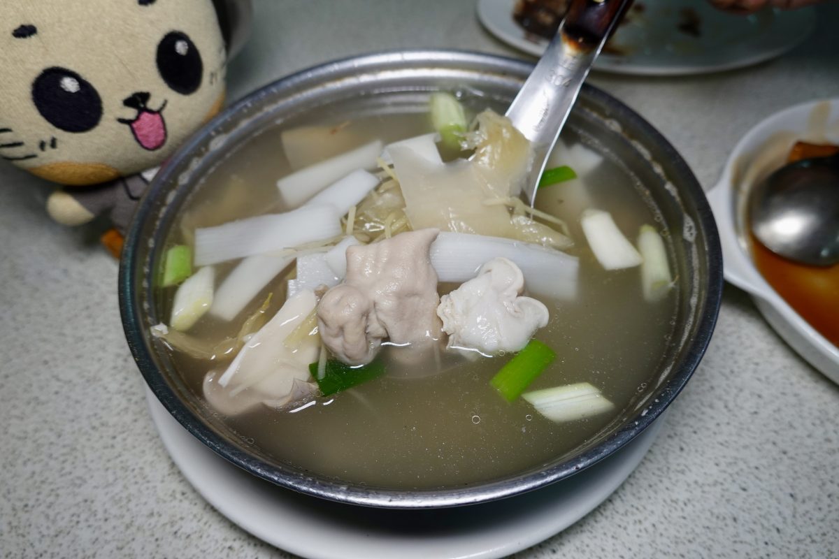 【台北六張犁站美食】湘鼎坊 2026：蔣經國總統私人廚師開的餐廳，老派特色平價熱炒店，砂鍋魚頭是招牌 7184