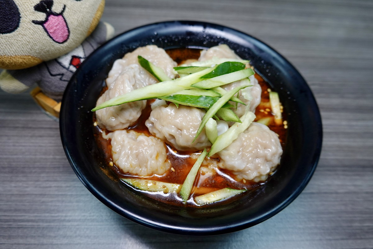 【台北市政府站美食】新娘子小吃店市政府忠孝店 2026：皮蛋乾麵是招牌，水餃只點一顆也可以，太貼心了！信義區上班族必收 7186