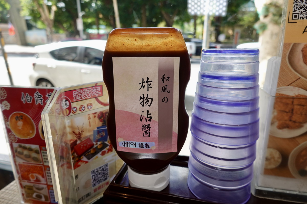 【台北南京復興站美食】Chiffon 手工蛋糕店 2026：被蛋糕耽誤的炸雞？外觀是蛋糕店，斜槓日式定食店和咖啡店，炸雞塊好好吃啊！7196