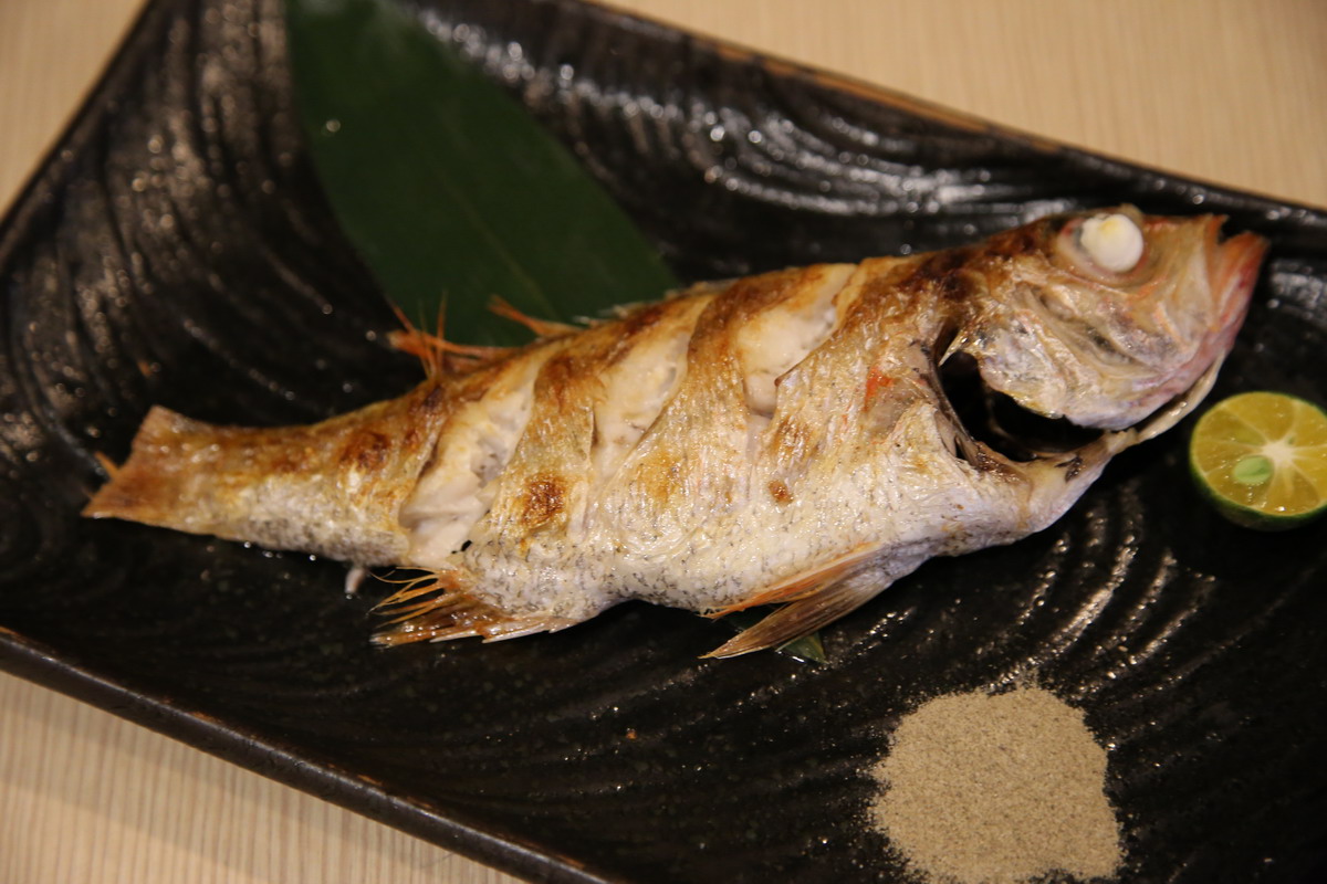 【台北中山國中站美食】躼腳日本料理 2026：很台的日本料理，新鮮平價，上班族排隊B級美食 7201