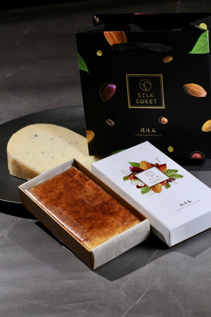 【團購商品】貓大爺X絹絲谷:頂級松露乳酪蛋糕與精品黑巧克力,馬達加斯加75%及洛神64%(寶麗廣場B2絹絲谷Silk Valley)7205 【團購商品】貓大爺X絹絲谷:頂級松露乳酪蛋糕與精品黑巧克力,馬達加斯加75%及洛神64%(寶麗廣場B2絹絲谷Silk Valley)7205