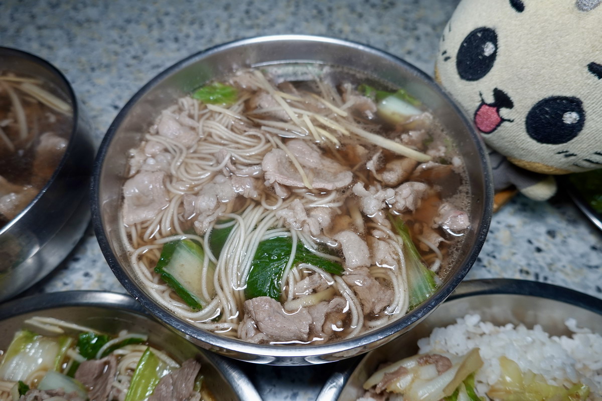 【台北行天宮站美食】松江市場當歸羊肉湯 2026：冷冷的天就要喝一碗當歸羊肉湯，全身都暖呼呼，20多年堅持好味道，冬天補身必收 7208