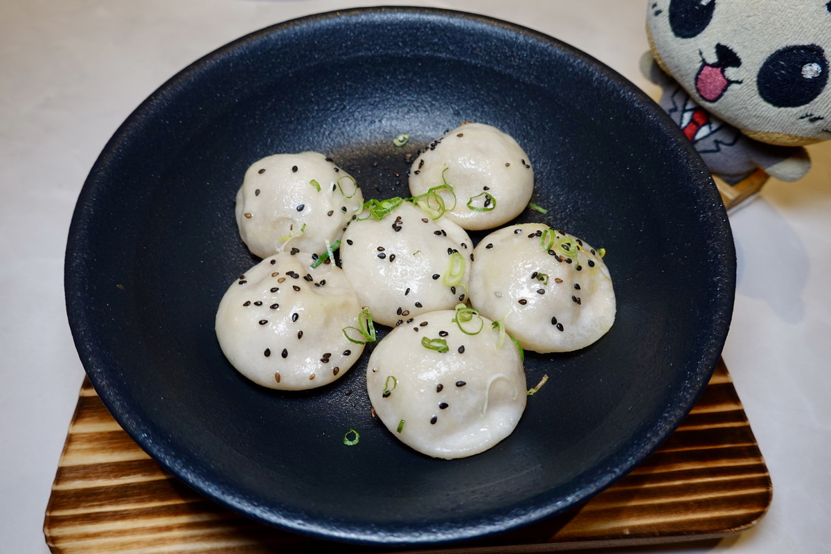 【台北市南港軟體園區站美食】漢來上海湯包台北LaLaport店 2026：小籠湯包南霸天來到南港LaLaport了，湯包現做現蒸，內行的會點超厚片排骨蛋炒飯 7215