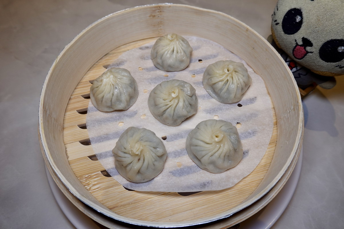 【台北市南港軟體園區站美食】漢來上海湯包台北LaLaport店 2026：小籠湯包南霸天來到南港LaLaport了，湯包現做現蒸，內行的會點超厚片排骨蛋炒飯 7215