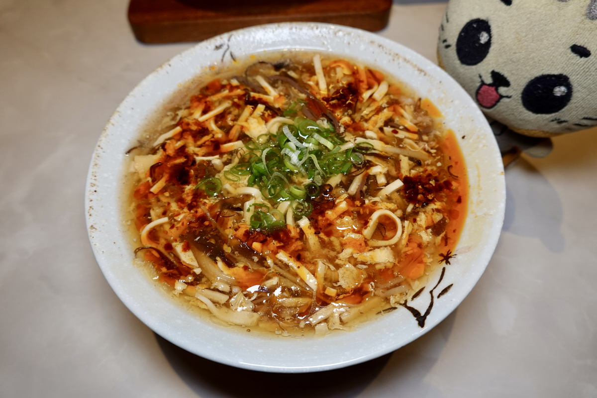 【台北市南港軟體園區站美食】漢來上海湯包台北LaLaport店 2026：小籠湯包南霸天來到南港LaLaport了，湯包現做現蒸，內行的會點超厚片排骨蛋炒飯 7215