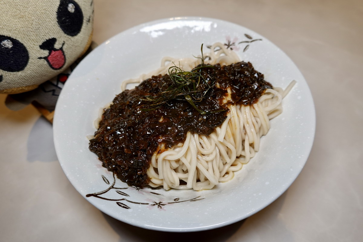 【台北市南港軟體園區站美食】漢來上海湯包台北LaLaport店 2026：小籠湯包南霸天來到南港LaLaport了，湯包現做現蒸，內行的會點超厚片排骨蛋炒飯 7215