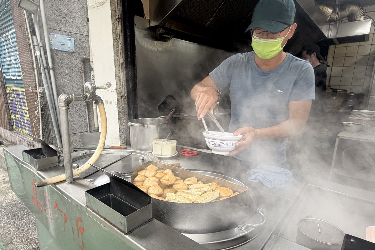 【台北小巨蛋站美食】冠京華 2026：1998年創立江浙點心老店，炒飯有鼎泰豐的味道，湯包、原盅雞湯很可以，小巨蛋聽演唱會可以吃這家 7214