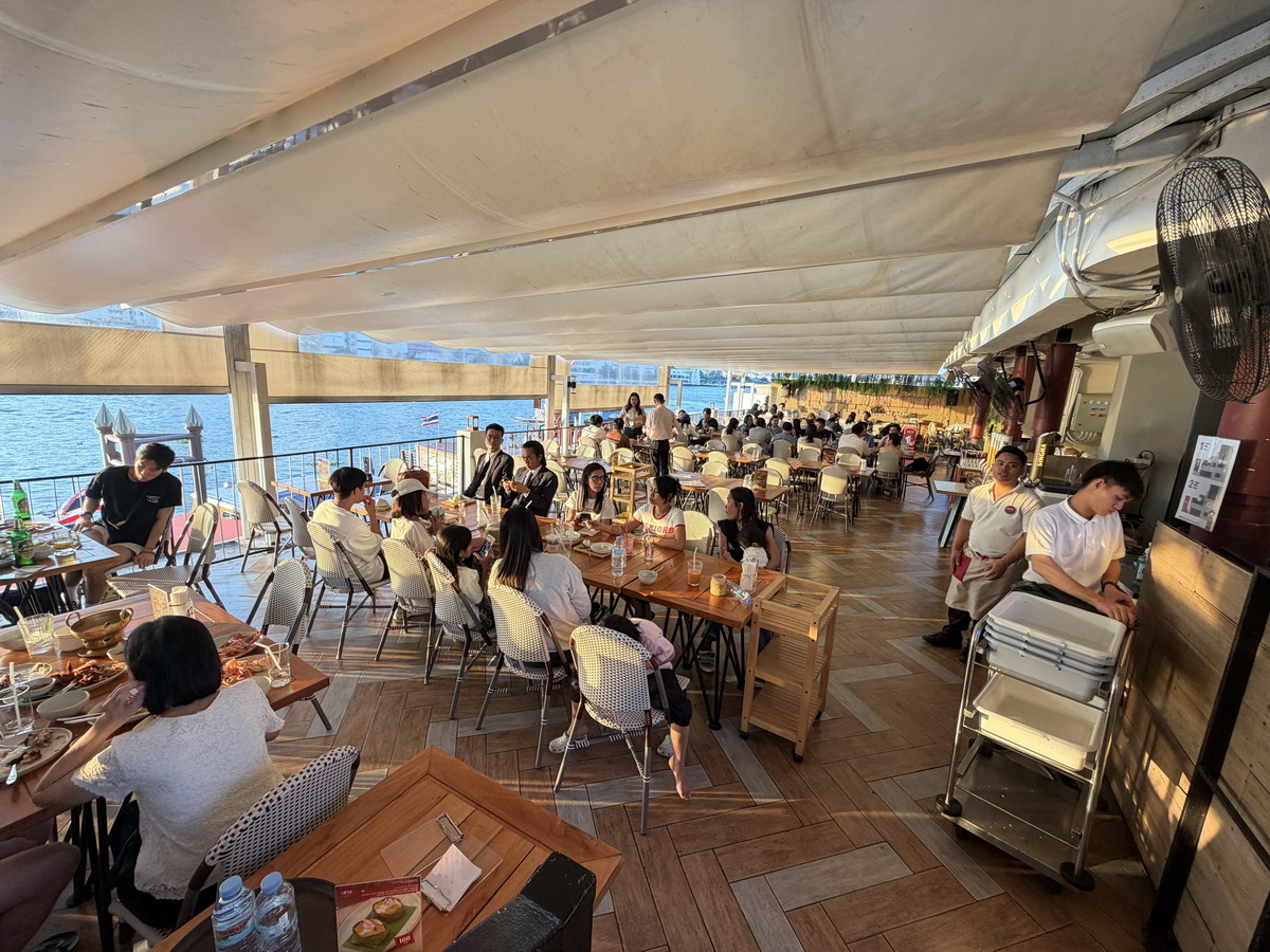 【泰國曼谷美食】上味泰餐廳瑪哈拉碼頭店 Savoey @Tha Mararaj 2026：Vibes！氣氛超好的曼谷昭披耶河畔海鮮餐廳，享受美食、欣賞河景、現場演唱，度假感拉滿，咖哩螃蟹必吃 7217