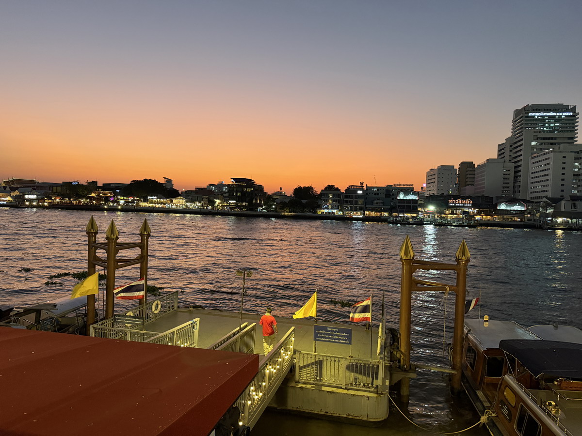 【泰國曼谷美食】上味泰餐廳瑪哈拉碼頭店 Savoey @Tha Mararaj 2026：Vibes！氣氛超好的曼谷昭披耶河畔海鮮餐廳，享受美食、欣賞河景、現場演唱，度假感拉滿，咖哩螃蟹必吃 7217