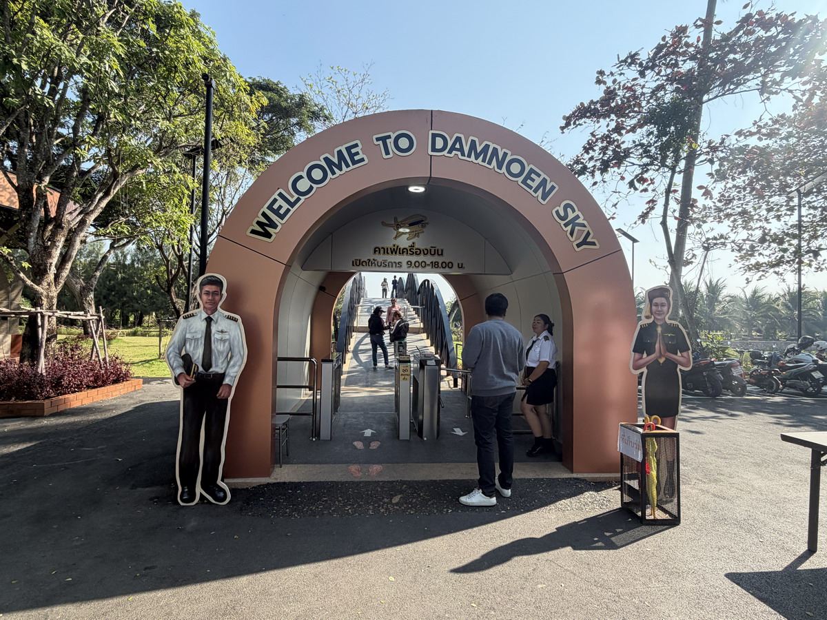 【泰國拉差布里府旅遊】Damnoen Sky 飛機咖啡廳 2026：太狂了！將退役客機改成咖啡廳，還可以搭乘小火車、划獨木舟，根本親子樂園，泰國近郊最新熱門打卡景點 7224