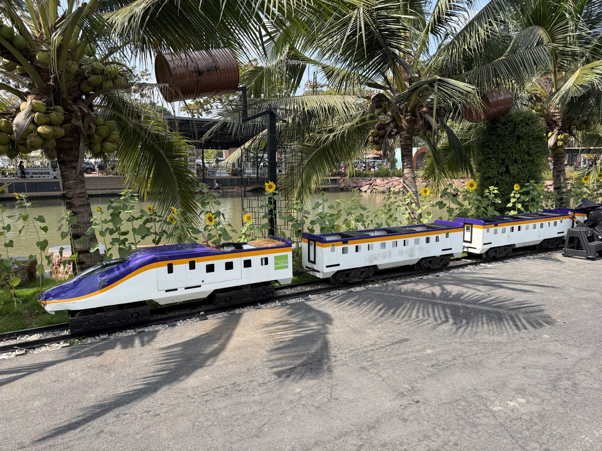 【泰國拉差布里府旅遊】Damnoen Sky 飛機咖啡廳 2026：太狂了！將退役客機改成咖啡廳，還可以搭乘小火車、划獨木舟，根本親子樂園，泰國近郊最新熱門打卡景點 7224