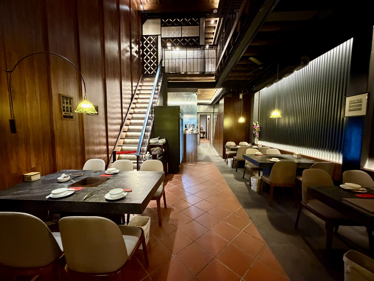 【台北大橋頭站美食】老撈麻辣火鍋2店x順天外科醫院大稻埕店 2026:「輝達」黃仁勳麻辣火鍋愛店在大稻埕展店,百年「順天外科醫院」變身古宅餐廳,特色廣東雞煲蟹香濃迷人 7228 【台北大橋頭站美食】老撈麻辣火鍋2店x順天外科醫院大稻埕店 2026:「輝達」黃仁勳麻辣火鍋愛店在大稻埕展店,百年「順天外科醫院」變身古宅餐廳,特色廣東雞煲蟹香濃迷人 7228