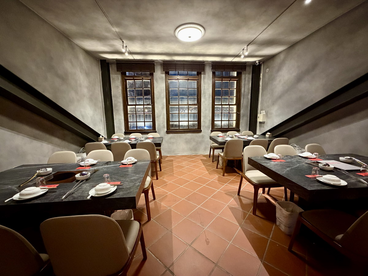 【台北大橋頭站美食】老撈麻辣火鍋2店x順天外科醫院大稻埕店 2026:「輝達」黃仁勳麻辣火鍋愛店在大稻埕展店,百年「順天外科醫院」變身古宅餐廳,特色廣東雞煲蟹香濃迷人 7228 【台北大橋頭站美食】老撈麻辣火鍋2店x順天外科醫院大稻埕店 2026:「輝達」黃仁勳麻辣火鍋愛店在大稻埕展店,百年「順天外科醫院」變身古宅餐廳,特色廣東雞煲蟹香濃迷人 7228